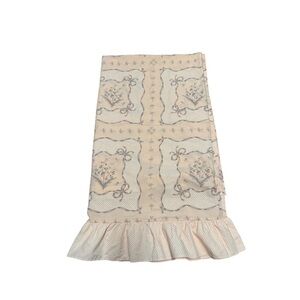 Gloria Vanderbilt Flat Sheet with ruffles